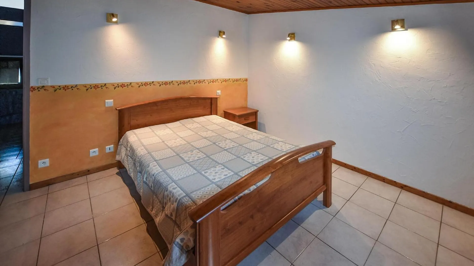 Holiday home Lovely Home In Uchaux With Outdoor Swimming Pool