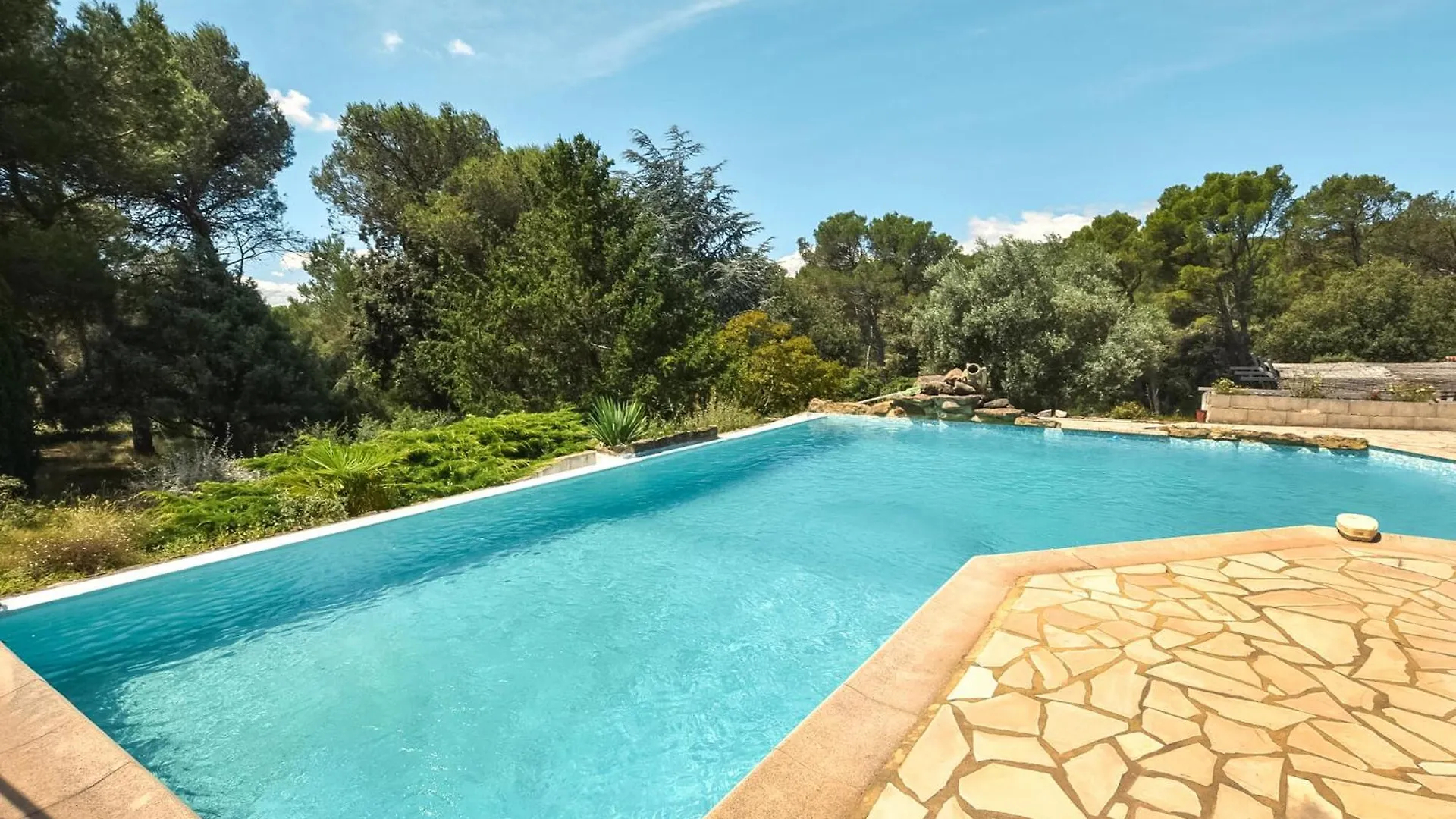 Lovely Home In Uchaux With Outdoor Swimming Pool